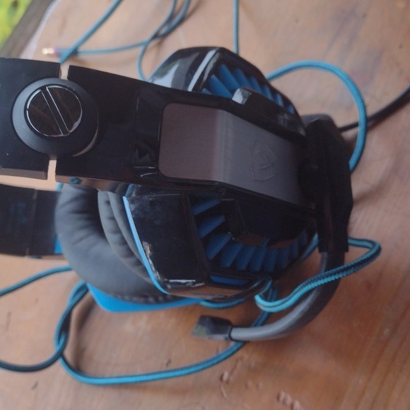 Gaming Headsets - Black and Green - Picture 6 of 6